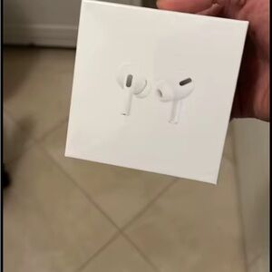 Apple White Wireless Earbuds